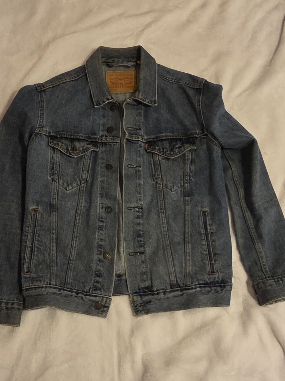 Levi's Men's Medium Blue Denim Jacket - Classic Trucker Style